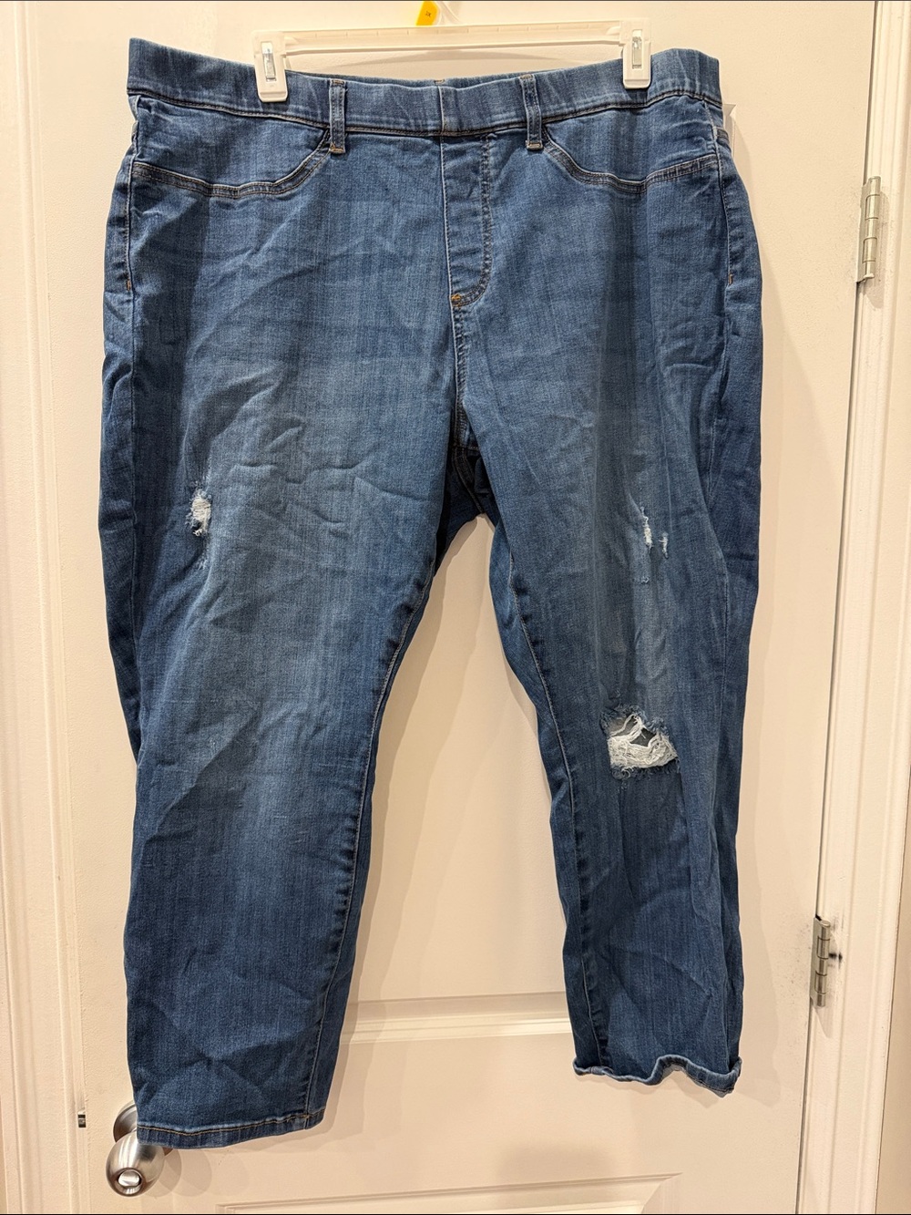 Judy Blue Distressed Dark Blue Cropped Ankle Jeans